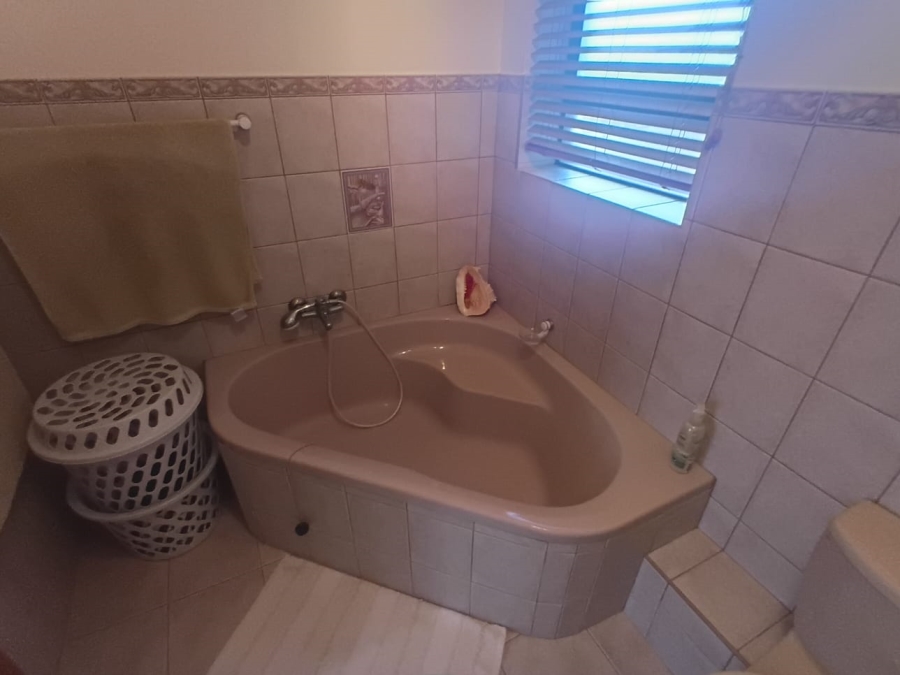 To Let 3 Bedroom Property for Rent in Dana Bay Western Cape